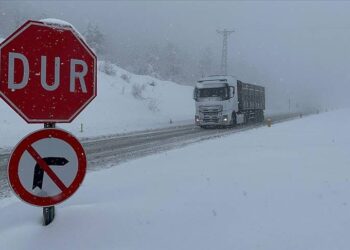 Zonguldak’ta kar hayatı durma noktasına getirdi! Köylere ulaşım kesildi
