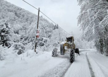 Kar Karadeniz’i esir aldı! 525 yerleşim yerinin yolu kapandı