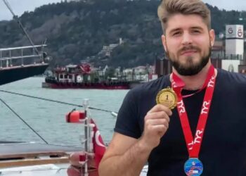 Aylardır aranan Rus yüzücünün cesedi boğazda bulundu