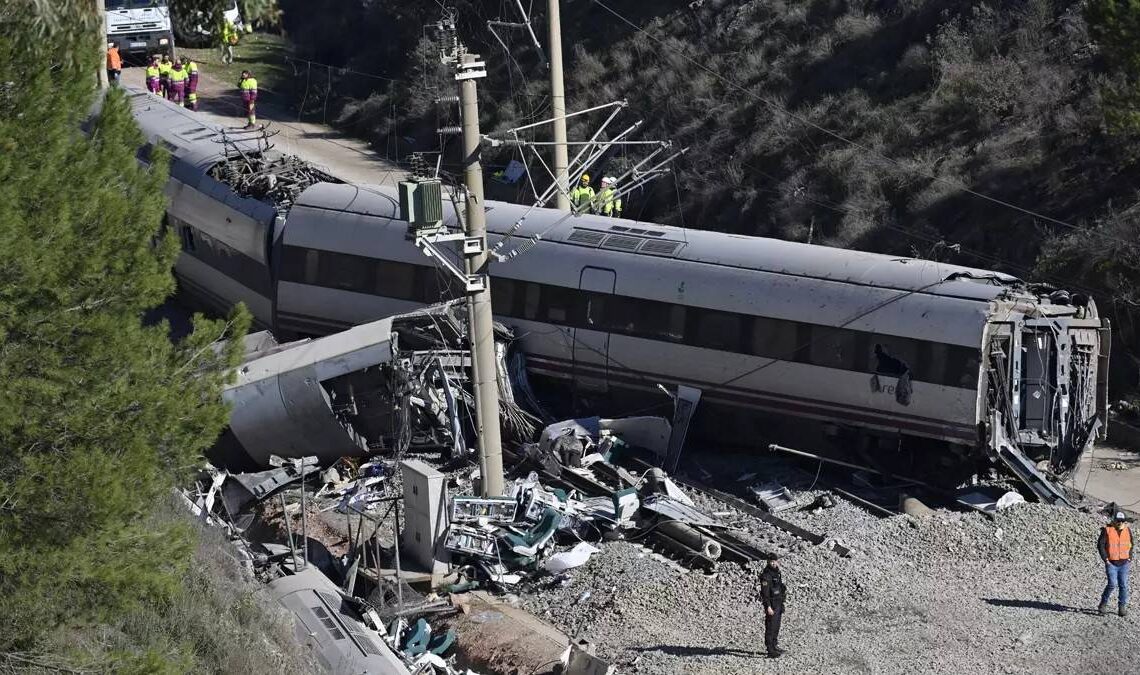 İspanya’da peş peşe tren kazaları 20 yaralı 1 ölü