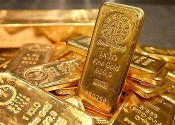 Altın tarihi zirvenin ardından sert çakıldı