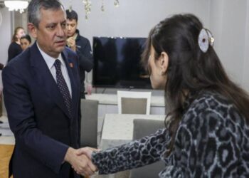 Özgür Özel Atlas Çağlayan’ın Ailesiyle Acılarını Paylaştı