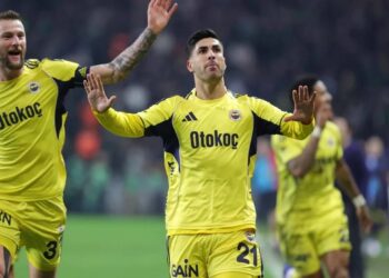 Fenerbahçe Zorlu Kocaeli Deplasmanından 3 Puan Çıkarmayı Başardı