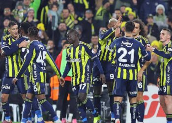 Fenerbahçe Zirve Takibini Sürdürüyor! 3 golle 3 Puan