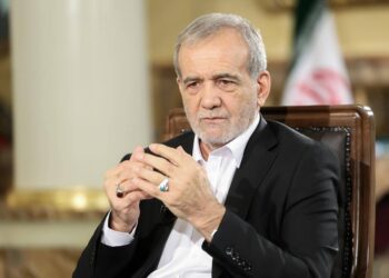 İran’da Maaş Tartışması! Pezeşkiyan “Bin Dolar Maaş Alıyorum” Dedi