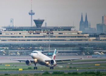 Köln Havalimanı’nda Şüpheli Çanta Alarmı! Terminaller Boşaltıldı