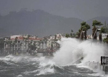 MGM Uyarmıştı! Fırtına İstanbul’da Hayatı Durma Noktasına Getirdi