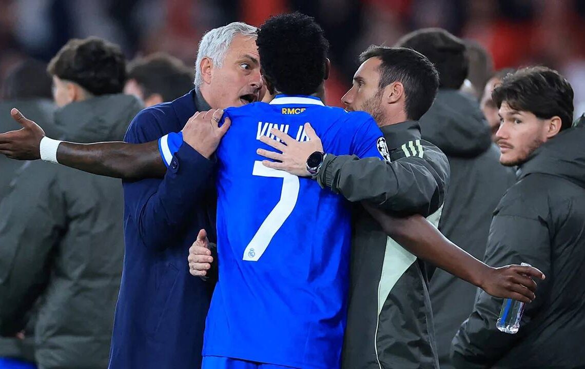 Şampiyonlar Ligi’nde Irkçılık Skandalı! Vinicius Jr Sahadan Çekildi