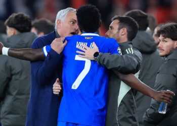 Şampiyonlar Ligi’nde Irkçılık Skandalı! Vinicius Jr Sahadan Çekildi