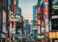 Tokyo’da panik: Bilinmeyen madde püskürtüldü ve 20 kişi hastanede