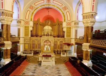 Sinagog önünde ölüm tehdidi: Okulları havaya uçurmakla tehdit eden saldırgana hapis cezası