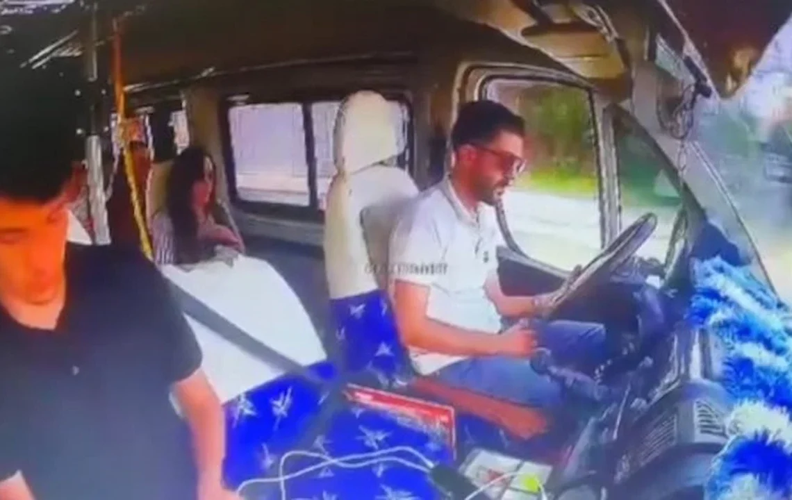 Adana’da dolmuş şoförü uyuyunca kaza: 7 yaralı