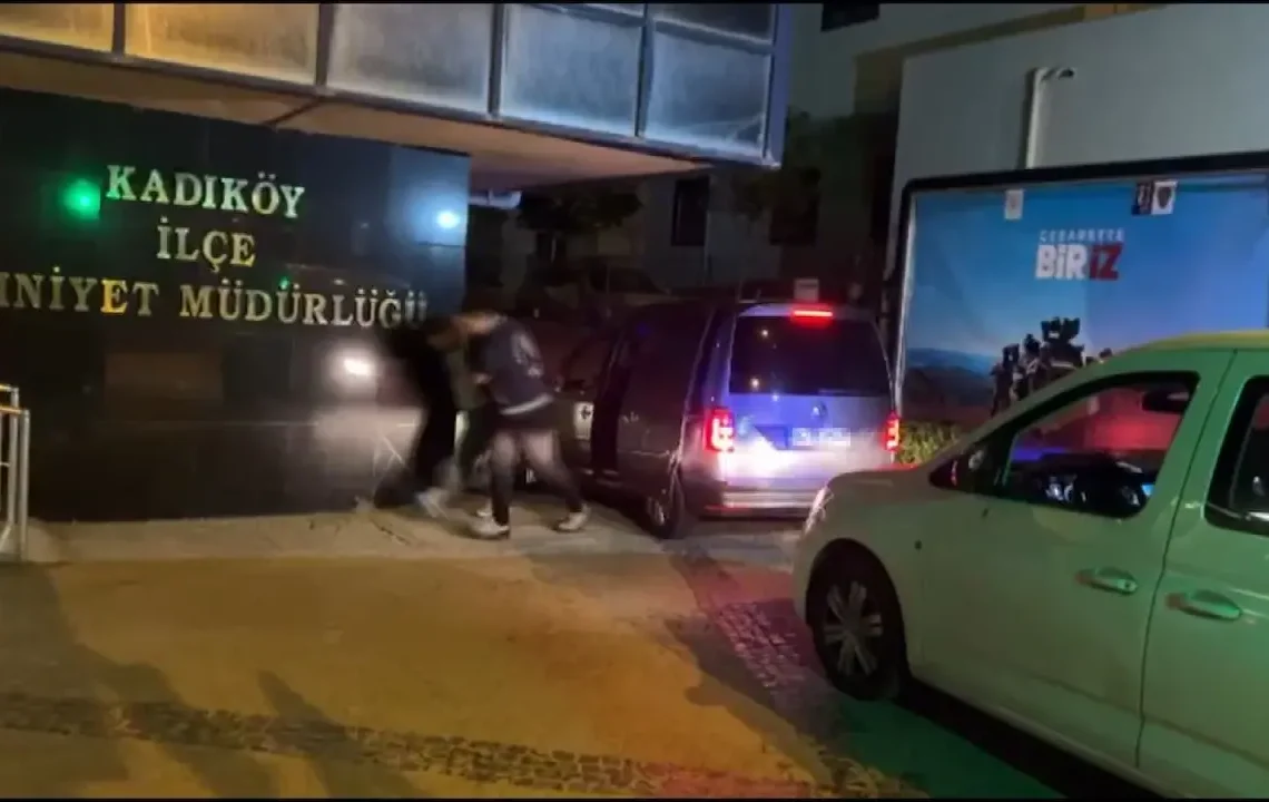 Kadıköy’de Uyuşturucu Operasyonu: Şüphelilerden 2’si Tutuklandı