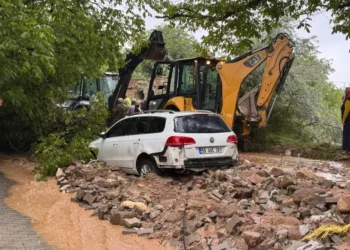 Niğde’de sel faciası: 3 araç sele kapıldı, 1 kişi hayatını kaybetti