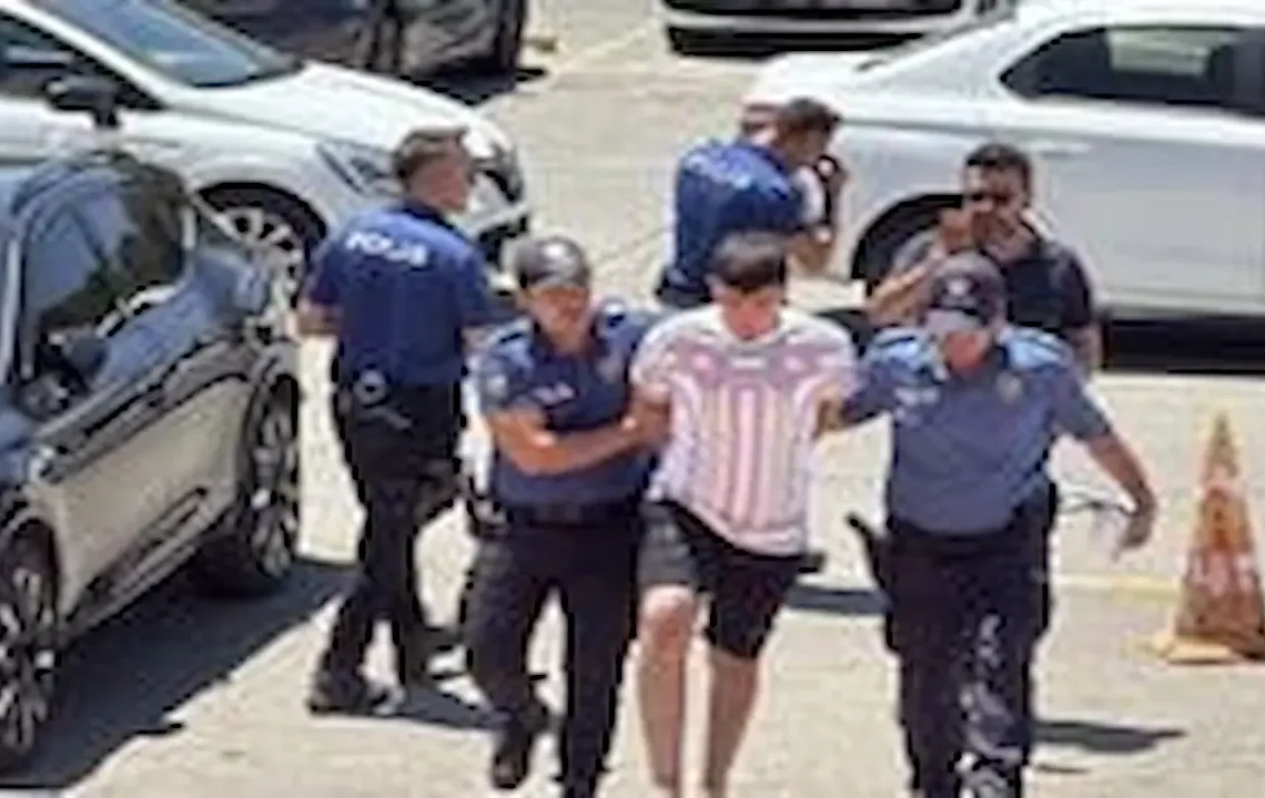 Bodrum’da Polisin “Dur” İhtarına Uymayan Sürücü Dehşet Saçtı: 1’i Polis 3 Kişi Yaralandı