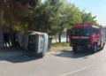 Bakırköy’de kaldırıma çarpıp takla atan otomobilin sürücüsü yaralandı