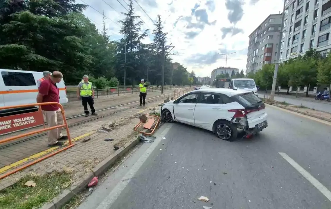 Eskişehir’de trafik kazası: Anne ve 4 yaşındaki kızı yaralandı