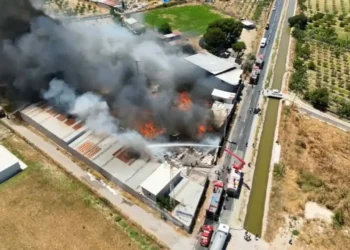 İzmir’de geri dönüşüm fabrikasında yangın